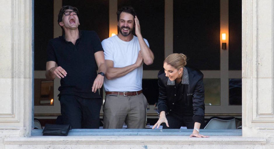 Κάτι τρέχει με την Σελίν Ντιόν: Δεν ξεκολλάει από πανέμορφο, μελαχρινό νεαρό [εικόνες] | iefimerida.gr 6