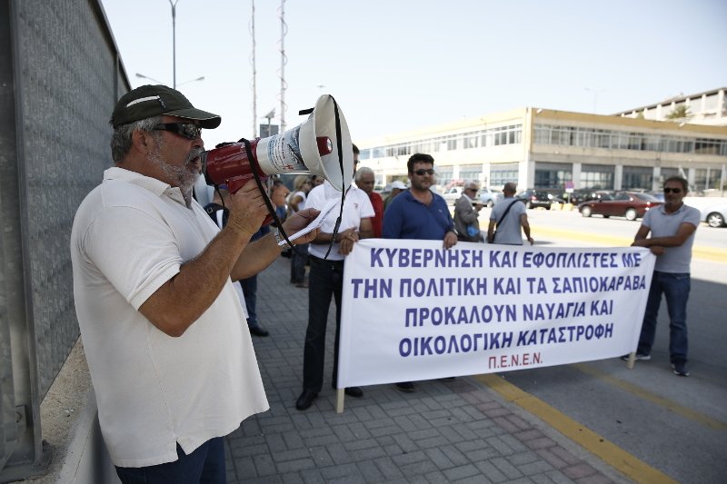 Οι ναυτεργάτες έξω από το Ναυτιλίας: Παταγώδης αποτυχία κυβέρνησης, κωμικοτραγική εικόνα Κουρουμπλή | iefimerida.gr 1
