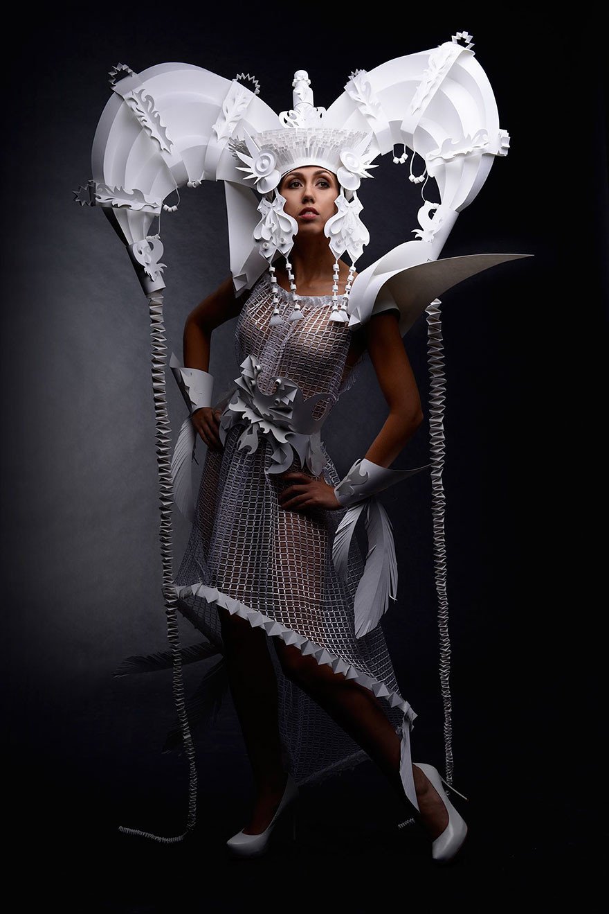 Εφήμερα έργα τέχνης: Μπαρόκ περούκες από χαρτί [εικόνες]  | iefimerida.gr 8