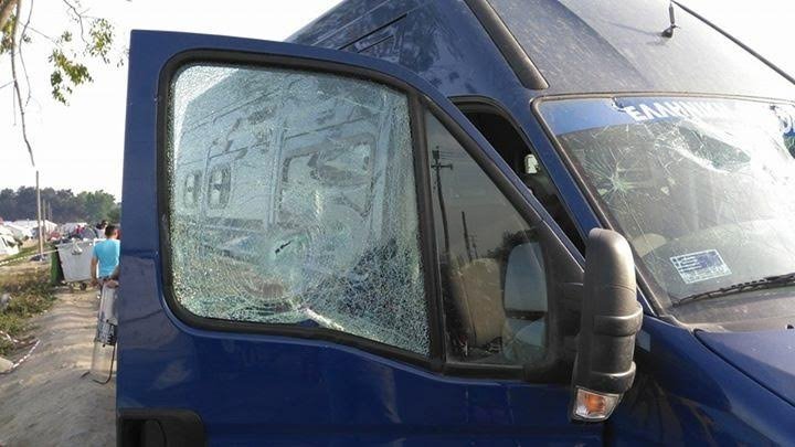Εκρηκτική κατάσταση στην Ειδομένη -Πρόσφυγες έσπασαν βαν της ΕΛ.ΑΣ., αναποδογύρισαν κάδους [εικόνες] | iefimerida.gr 3