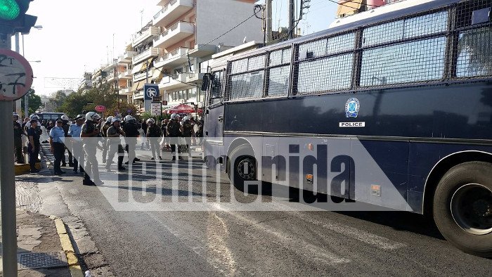Επεισόδια σε συγκέντρωση της Χρυσής Αυγής στο Πέραμα [εικόνες] | iefimerida.gr 0
