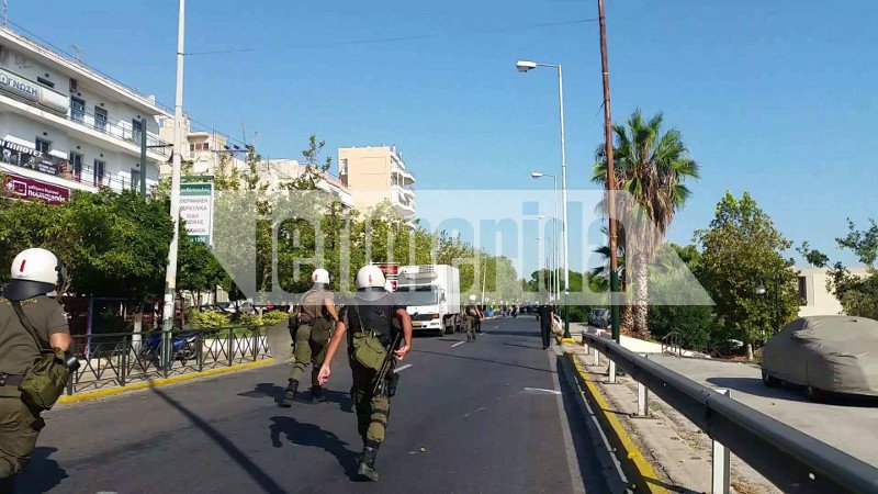 Επεισόδια σε συγκέντρωση της Χρυσής Αυγής στο Πέραμα [εικόνες] | iefimerida.gr 3