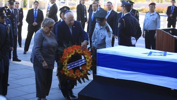 Σε λαϊκό προσκύνημα η σορός του Σιμόν Πέρες -Την Παρασκευή η κηδεία [εικόνες &amp; βίντεο] | iefimerida.gr 3