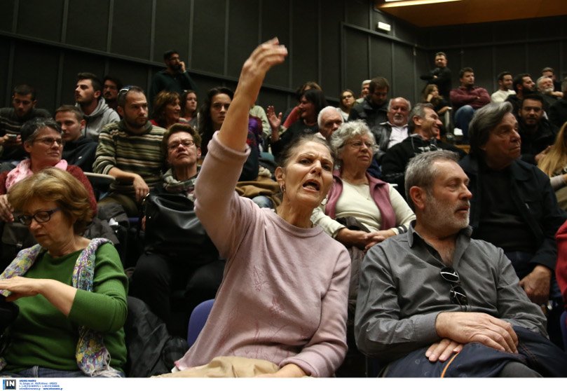 Ενταση στο Περιφερειακό Συμβούλιο Αττικής: Αποδοκίμασαν Δούρου και αντιπεριφερειάρχη [εικόνες & βίντεο] | iefimerida.gr 0