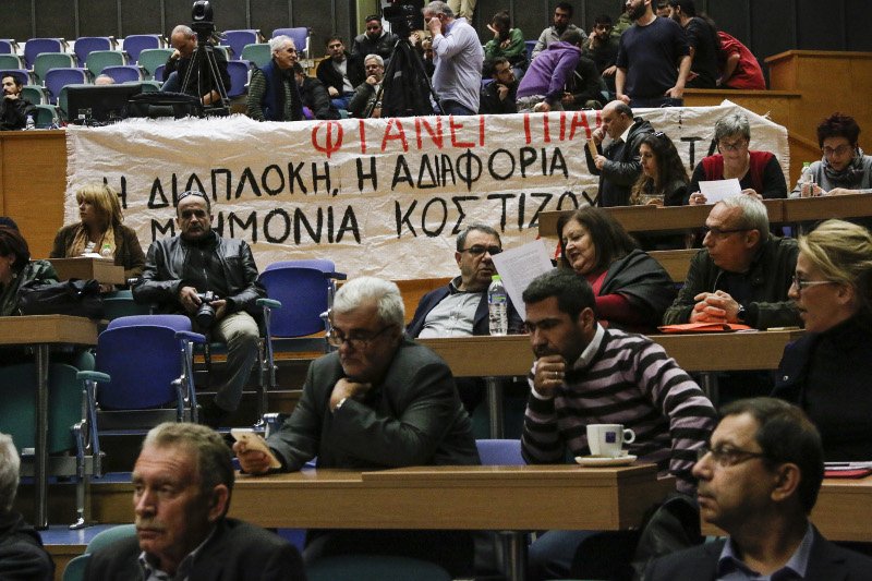 Ξέσπασμα κατοίκων της Μάνδρας κατά της Δούρου: Ντροπή σας, μας αφήσατε αβοήθητους [εικόνες & βίντεο] | iefimerida.gr 4