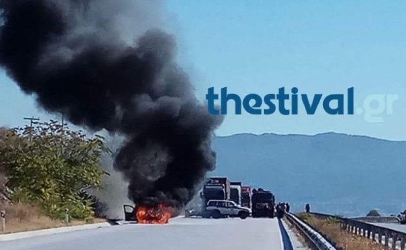 Θεσσαλονίκη: Αρπαξε φωτιά περιπολικό της Αστυνομίας [εικόνα] | iefimerida.gr 0