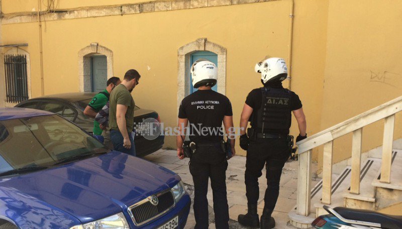 «Τα χειρότερα έρχονται», φώναξε ο ένοπλος που εισέβαλε στον ΟΚΑΝΑ -Ελαβε προθεσμία να απολογηθεί | iefimerida.gr 0