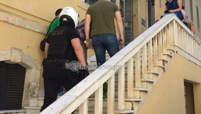 «Τα χειρότερα έρχονται», φώναξε ο ένοπλος που εισέβαλε στον ΟΚΑΝΑ -Ελαβε προθεσμία να απολογηθεί | iefimerida.gr 2