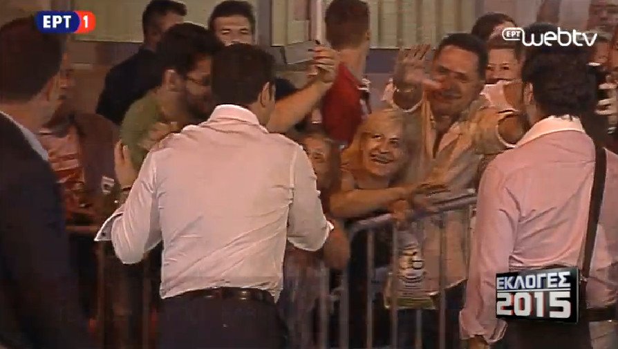 Στα φούξια η Περιστέρα -Ο Τσίπρας της άνοιξε το δρόμο για να μπει στα γραφεία [βίντεο & εικόνες] | iefimerida.gr 7