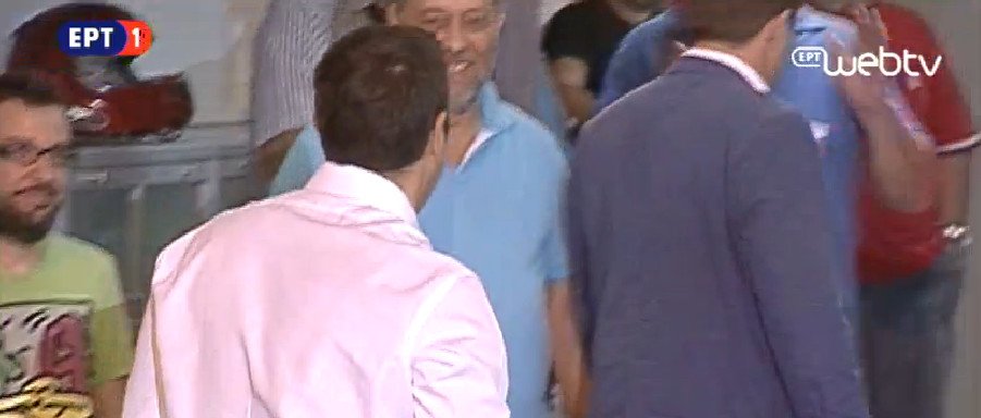 Στα φούξια η Περιστέρα -Ο Τσίπρας της άνοιξε το δρόμο για να μπει στα γραφεία [βίντεο & εικόνες] | iefimerida.gr 8