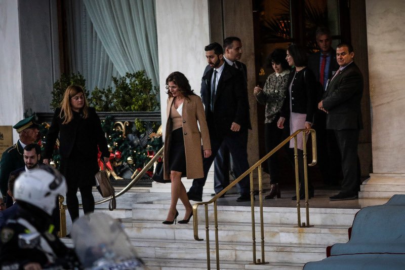 Το φιλικό τσάι της Περιστέρας με την Εμινέ Ερντογάν -Κοντομάνικο και μαντίλα [εικόνες] | iefimerida.gr 8