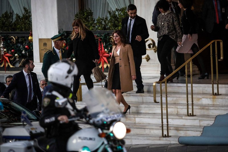 Το φιλικό τσάι της Περιστέρας με την Εμινέ Ερντογάν -Κοντομάνικο και μαντίλα [εικόνες] | iefimerida.gr 9