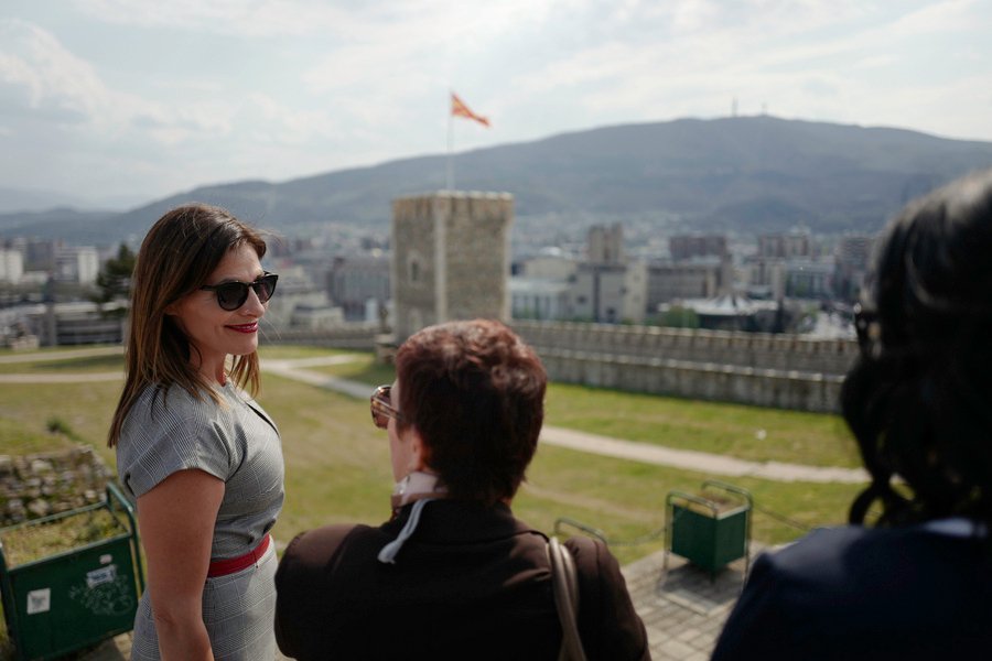 Και η Περιστέρα στα Σκόπια: Την ξενάγησε η σύζυγος Ζάεφ -Η επίσκεψη έκπληξη [εικόνες] | iefimerida.gr 7