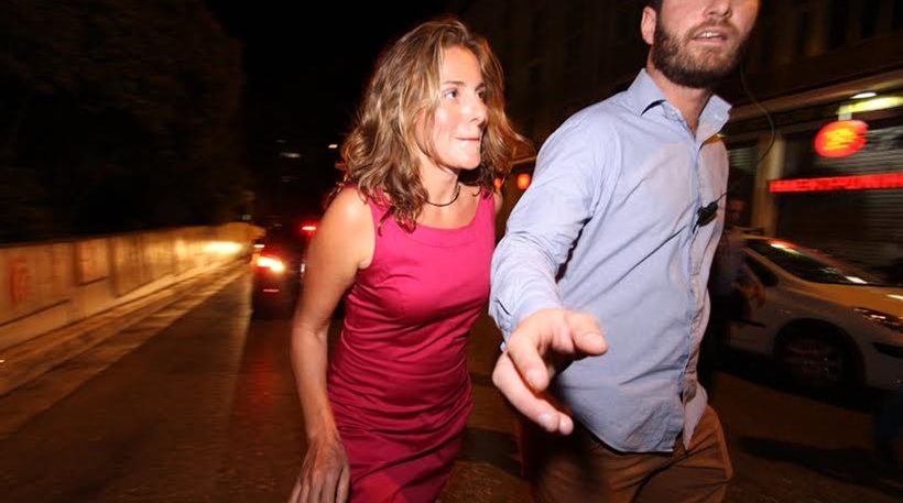 Στα φούξια η Περιστέρα -Ο Τσίπρας της άνοιξε το δρόμο για να μπει στα γραφεία [βίντεο & εικόνες] | iefimerida.gr 5