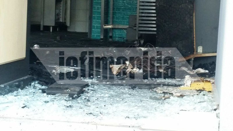 Περιστέρι: Το χάος που άφησαν πίσω τους οι ληστές -Εκλεψαν μέχρι και τις τυρόπιτες [εικόνες] | iefimerida.gr 2