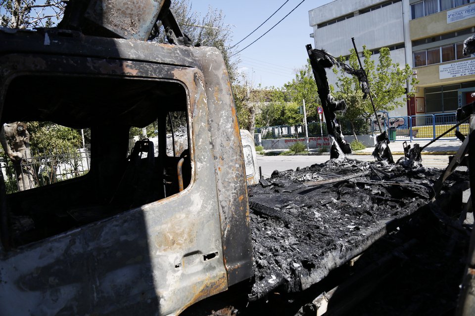 Μυστήριο με εμπρηστική επίθεση σε βιοτεχνία στο Περιστέρι [εικόνες] | iefimerida.gr 2