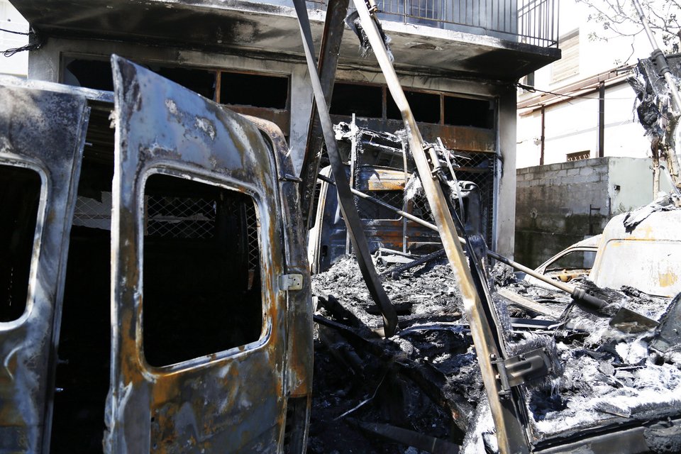 Μυστήριο με εμπρηστική επίθεση σε βιοτεχνία στο Περιστέρι [εικόνες] | iefimerida.gr 3