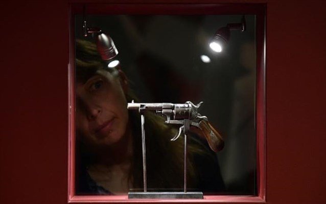 Στο «σφυρί» το περίστροφο με το οποίο ο Βερλαίν τραυμάτισε τον Ρεμπώ [εικόνες] | iefimerida.gr 1