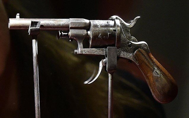 Στο «σφυρί» το περίστροφο με το οποίο ο Βερλαίν τραυμάτισε τον Ρεμπώ [εικόνες] | iefimerida.gr 0