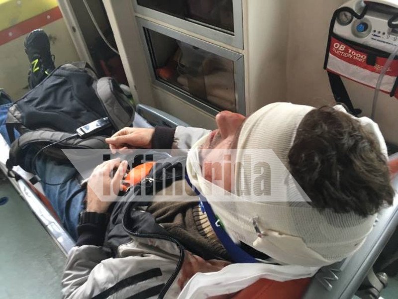 Τραυμάτισαν σοβαρά δημοσιογράφο του 9.84 σε πορεία αντιεξουσιαστών στο κέντρο της Αθήνας [εικόνες] | iefimerida.gr 0
