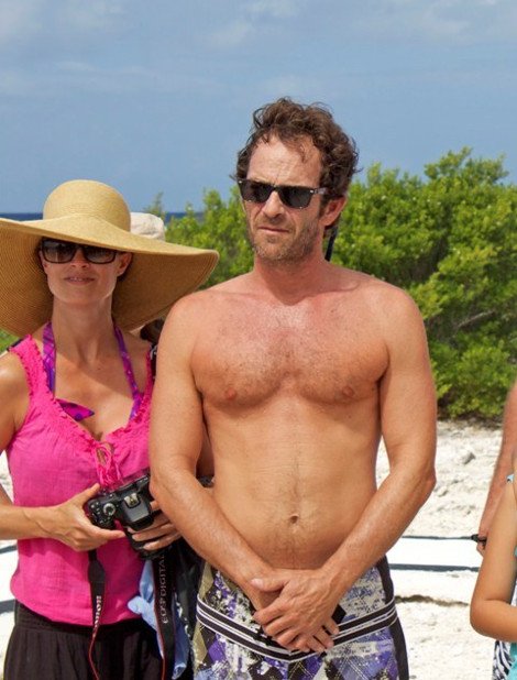 Ο Ντίλαν από το Μπέβερλι Χιλς χωρίς μπλούζα ακόμη και στα 47 του [εικόνες] | iefimerida.gr 0