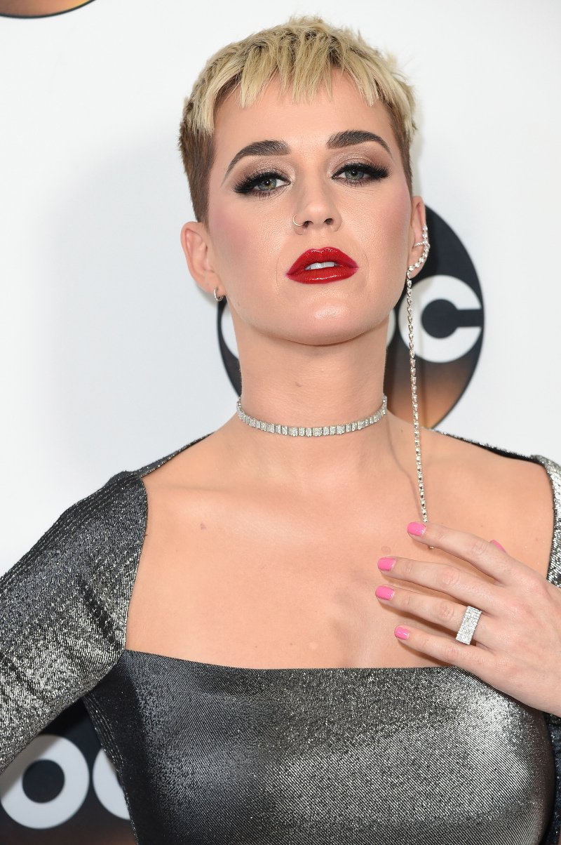 Η Κέιτι Πέρι έτεινε κλάδο ελαίας (κυριολεκτικά) στην Τέιλορ Σουίφτ [εικόνα] | iefimerida.gr 1