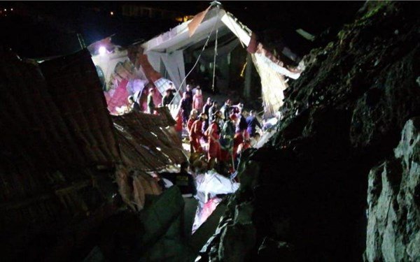 Σοκαριστικό: Xείμαρρος λάσπης «κατάπιε» ξενοδοχείο στο Περού την ώρα γάμου – 15 νεκροί [εικόνες & βίντεο] | iefimerida.gr 2