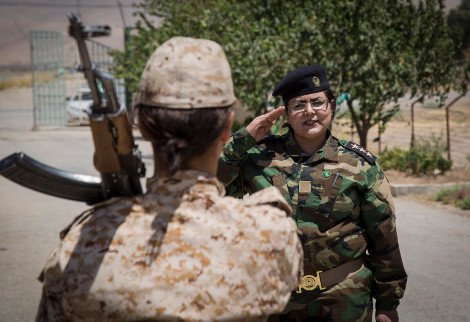 Ο μεγαλύτερος φόβος του Ισλαμικού Κράτους: Γιατί οι «Αμαζόνες» των Κούρδων μαχητών μπορούν να τους στερήσουν τον παράδεισο [εικόνες] | iefimerida.gr 2