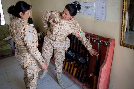 Ο μεγαλύτερος φόβος του Ισλαμικού Κράτους: Γιατί οι «Αμαζόνες» των Κούρδων μαχητών μπορούν να τους στερήσουν τον παράδεισο [εικόνες] | iefimerida.gr 3