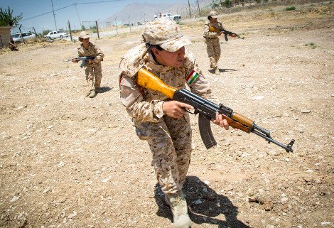 Ο μεγαλύτερος φόβος του Ισλαμικού Κράτους: Γιατί οι «Αμαζόνες» των Κούρδων μαχητών μπορούν να τους στερήσουν τον παράδεισο [εικόνες] | iefimerida.gr 6