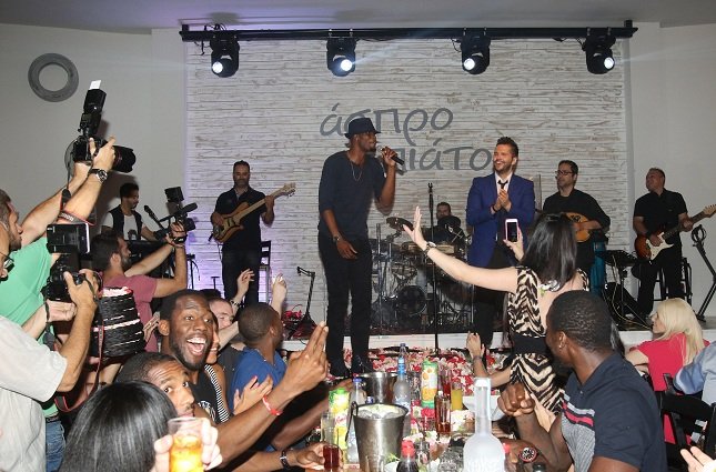 Εκλεψε την παράσταση ο Σπανούλης - Χόρεψε ζεϊμπέκικο και έβαλε φωτιά στην πίστα [εικόνες & βίντεο] | iefimerida.gr 1