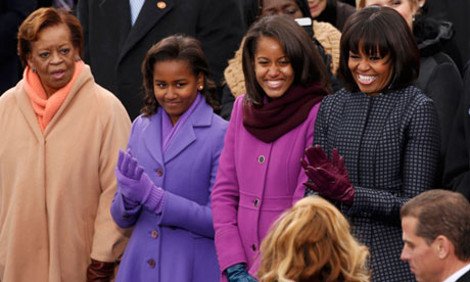 Ο Μπαράκ Ομπάμα μένει μαζί με την πεθερά του στο Λευκό Οίκο -Η κυρία Ρόμπινσον μπαίνει πάντα ανάμεσα στο ζευγάρι, στο σπίτι, στο γήπεδο, στις βόλτες [εικόνες] | iefimerida.gr 19