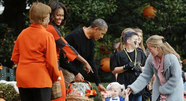 Ο Μπαράκ Ομπάμα μένει μαζί με την πεθερά του στο Λευκό Οίκο -Η κυρία Ρόμπινσον μπαίνει πάντα ανάμεσα στο ζευγάρι, στο σπίτι, στο γήπεδο, στις βόλτες [εικόνες] | iefimerida.gr 20
