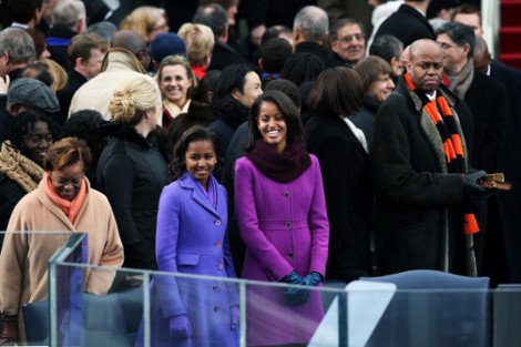 Ο Μπαράκ Ομπάμα μένει μαζί με την πεθερά του στο Λευκό Οίκο -Η κυρία Ρόμπινσον μπαίνει πάντα ανάμεσα στο ζευγάρι, στο σπίτι, στο γήπεδο, στις βόλτες [εικόνες] | iefimerida.gr 21
