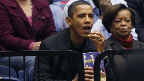 Ο Μπαράκ Ομπάμα μένει μαζί με την πεθερά του στο Λευκό Οίκο -Η κυρία Ρόμπινσον μπαίνει πάντα ανάμεσα στο ζευγάρι, στο σπίτι, στο γήπεδο, στις βόλτες [εικόνες] | iefimerida.gr 6