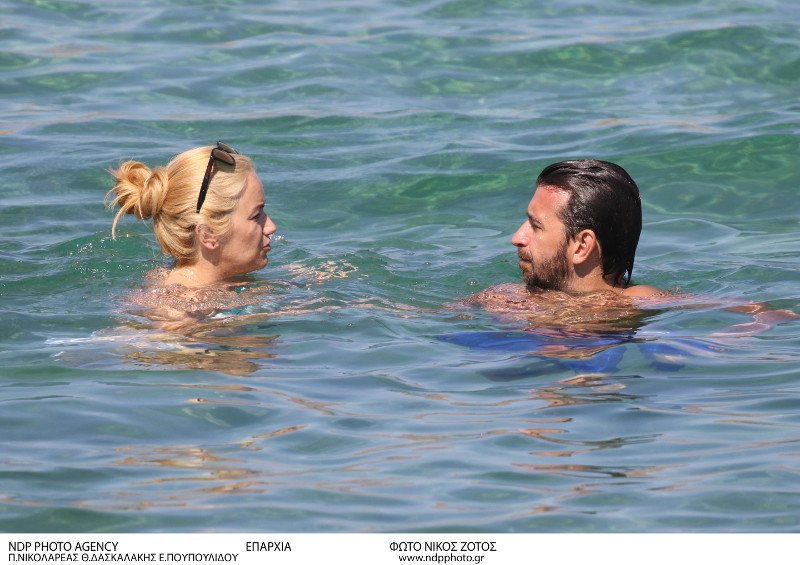 Θάνος Πετρέλης: Ρομαντικές διακοπές στη Μύκονο μόνο με τη σύζυγό του [εικόνες]  | iefimerida.gr 0