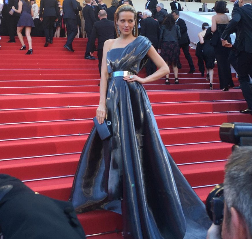 Η καλλονή Πέτρα Νέμκοβα σωριάστηκε στο «κόκκινο» χαλί των Καννών [βίντεο] | iefimerida.gr 0