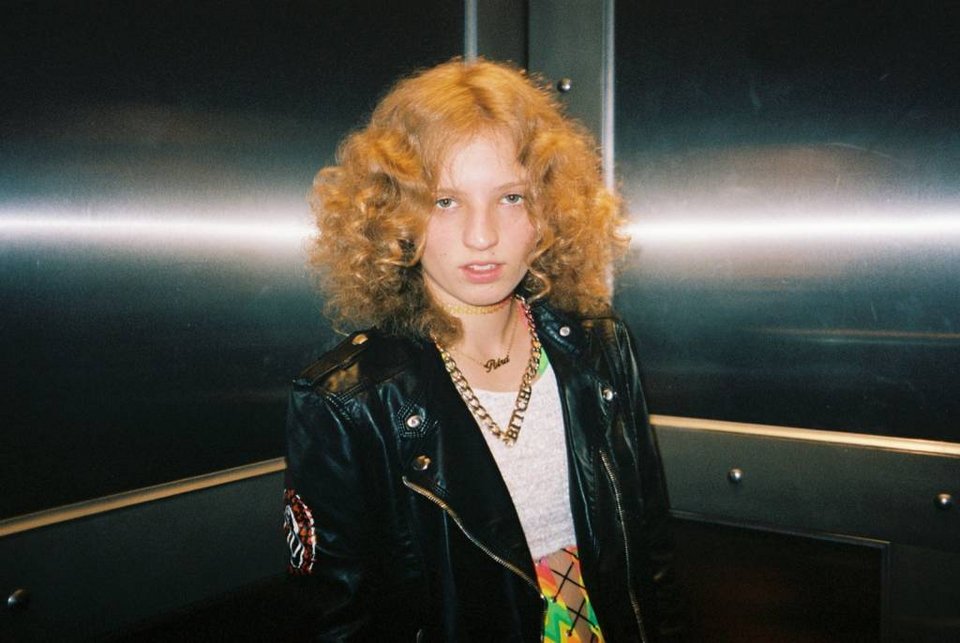 H 20χρονη φωτογράφος Πέτρα Κόλινς διερευνά με τον φακό της τον εύθραυστο κόσμο της εφηβικής σεξουαλικότητας [εικόνες] | iefimerida.gr 11