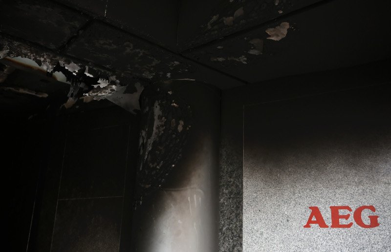 Eπίθεση με γκαζάκια σε εταιρία με ηλεκτρολογικό εξοπλισμό στα Πετράλωνα [εικόνες] | iefimerida.gr 1