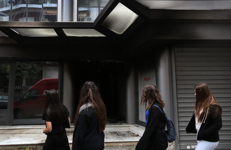 Eπίθεση με γκαζάκια σε εταιρία με ηλεκτρολογικό εξοπλισμό στα Πετράλωνα [εικόνες] | iefimerida.gr 2