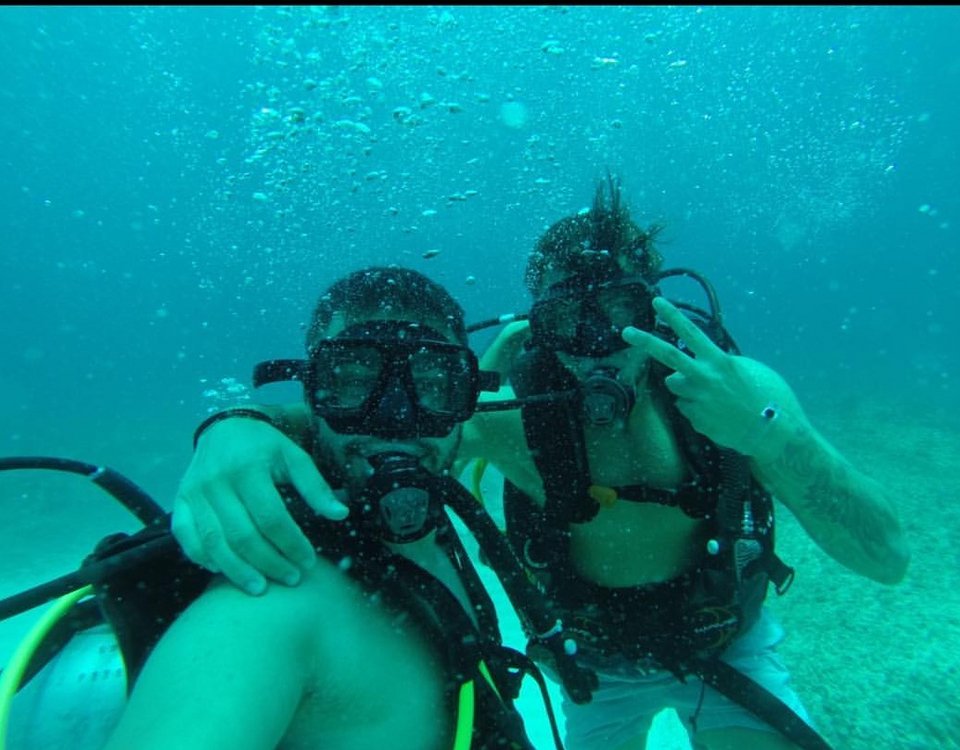 Εξωτικές διακοπές για τον Ακη Πετρετζίκη -Κάνει καταδύσεις στην Τζαμάικα [εικόνες] | iefimerida.gr 1