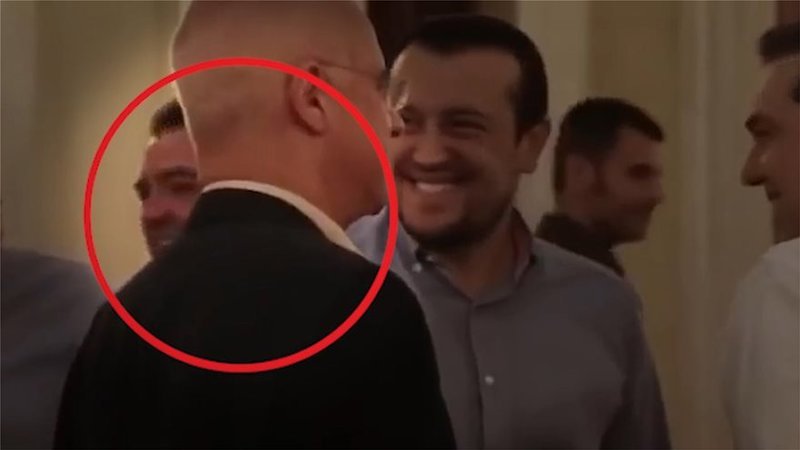 Ο Πετσίτης ήταν στο Μέγαρο Μαξίμου το βράδυ του δημοψηφίσματος [βίντεο] | iefimerida.gr 2