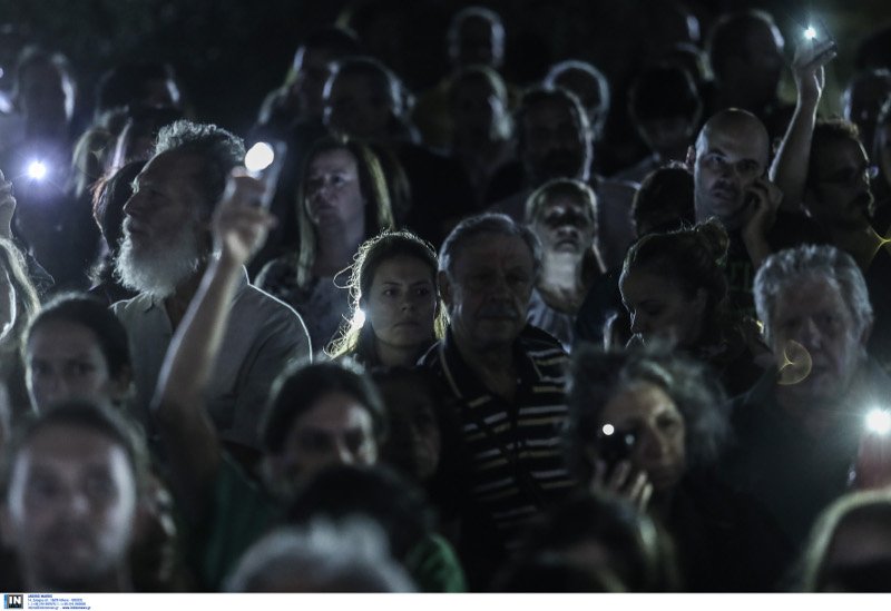 Πεδίον του Αρεως: Διαμαρτυρία με  φακούς και φαναράκια -Ενάντια στη γκετοποίηση της περιοχής[εικόνες] | iefimerida.gr 2
