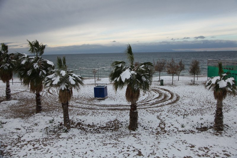 Στα λευκά και τα νότια προάστια της Αττικής -Από τη Νέα Σμύρνη έως τη Βάρκιζα [εικόνες] | iefimerida.gr 1
