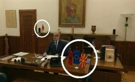 ΠΓΔΜ: Ο νέος πρόεδρος της Βουλής εγκαταστάθηκε στο γραφείο του -Το στόλισε με αλβανικές σημαίες [εικόνα] | iefimerida.gr 0