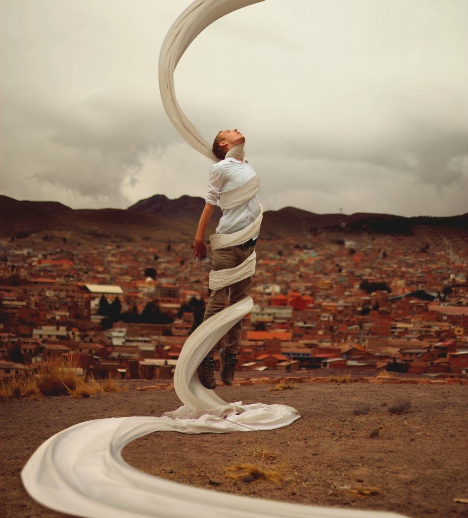 Ο αγοραφοβικός και ντροπαλός φωτογράφος -Βγάζει σουρεαλιστικές εικόνες με πρωταγωνιστή μόνο τον ίδιο [εικόνες] | iefimerida.gr 0