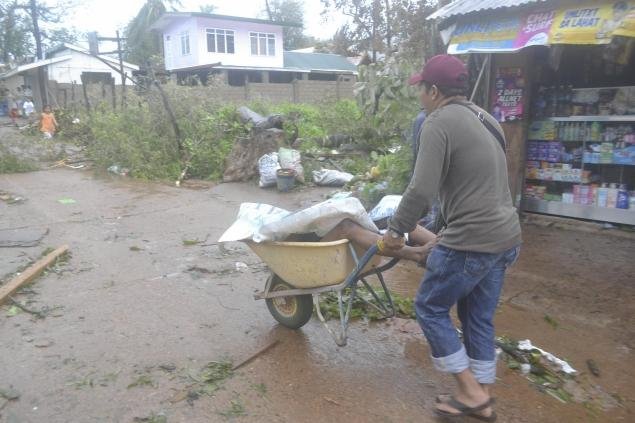 Οι Φιλιππίνες μετρούν τις πληγές τους – Τουλάχιστον 100 νεκροί και 800.000 εκτοπισμένοι από τον τυφώνα Χαϊγιάν [εικόνες] | iefimerida.gr 4