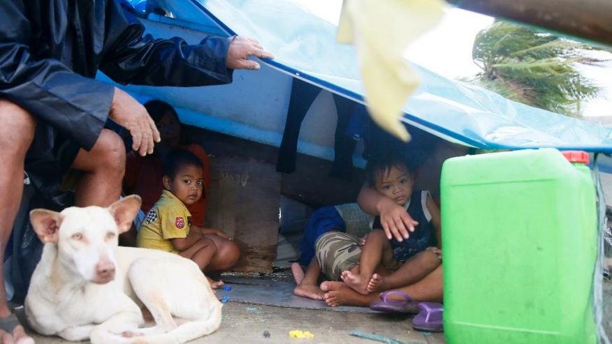 Τυφώνας σαρώνει τις Φιλιππίνες - 2 νεκροί, 16.000 ξεσπιτωμένοι [εικόνες & βίντεο] | iefimerida.gr 2