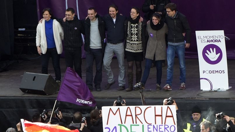 Τικ-τακ, ήρθε η ώρα της αλλαγής: Ο Ιγκλέσιας μίλησε σε χιλιάδες Ισπανούς στα ελληνικά [εικόνες & βίντεο] | iefimerida.gr 13