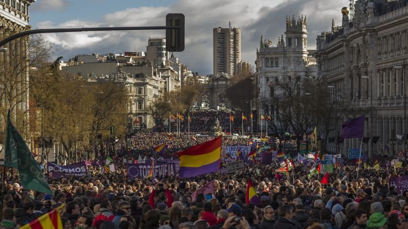 Τικ-τακ, ήρθε η ώρα της αλλαγής: Ο Ιγκλέσιας μίλησε σε χιλιάδες Ισπανούς στα ελληνικά [εικόνες & βίντεο] | iefimerida.gr 11